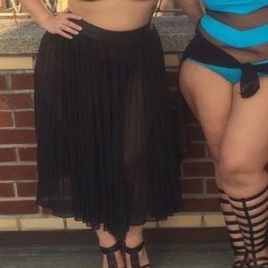 Pleated long Skirt with Slits!